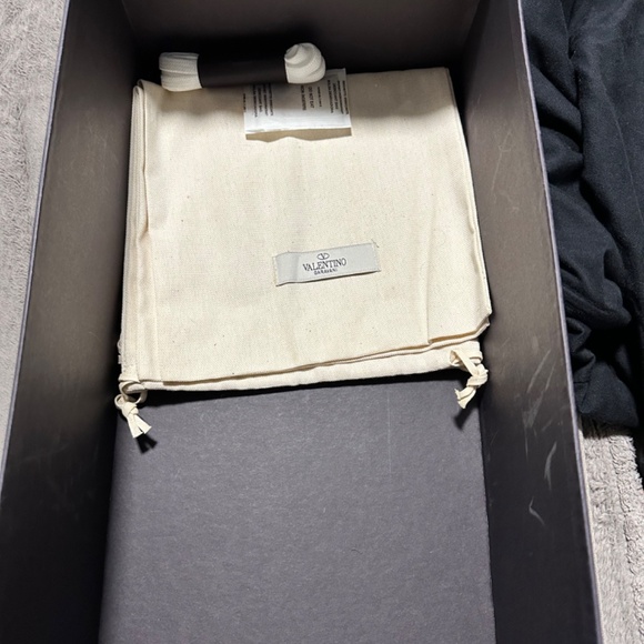 Shoes - Picture 3 of 4